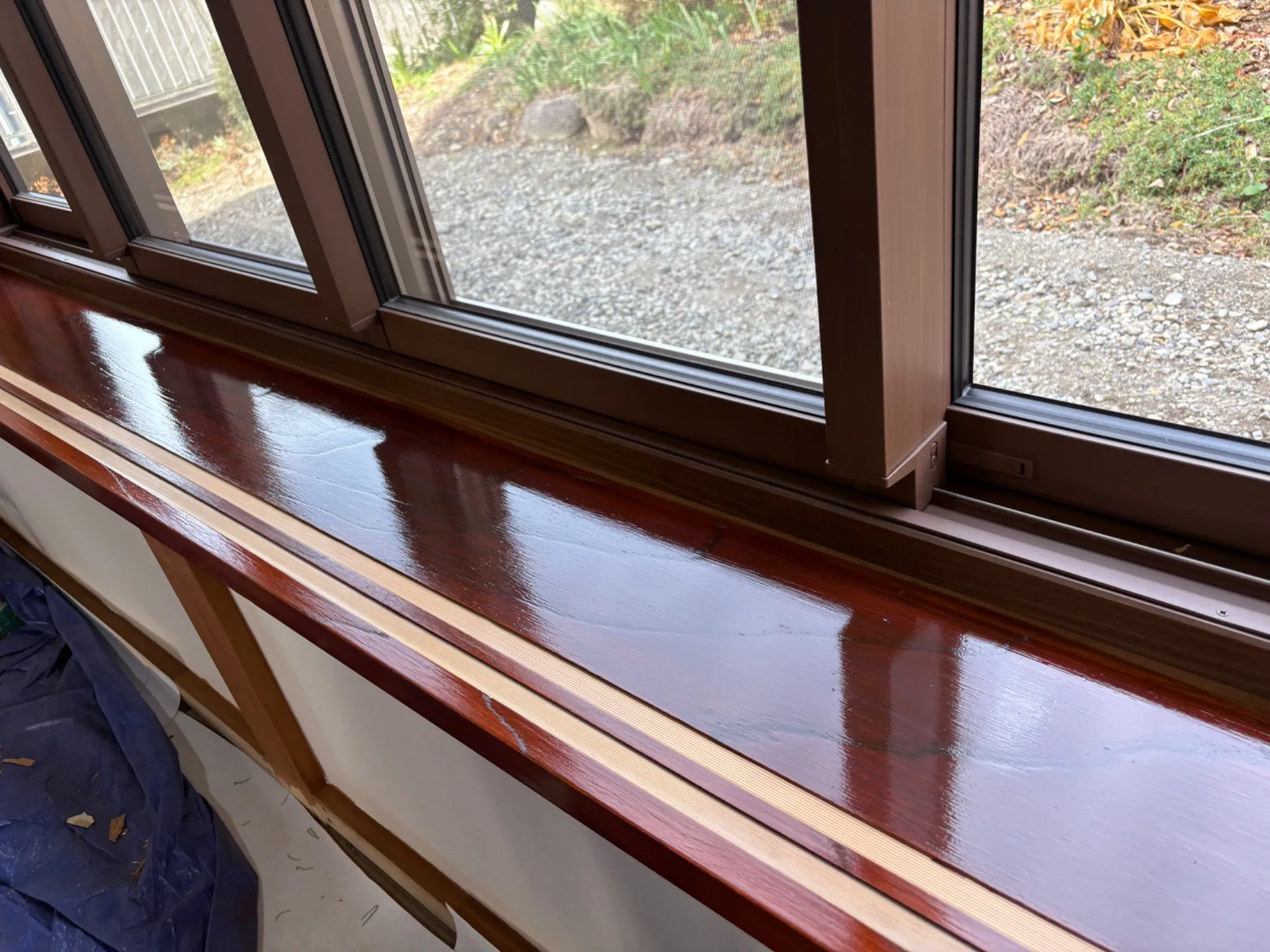 【伊那市 木部塗装 施工事例】窓枠のシミ・色ムラをコストを抑えて再生|費用目安あり