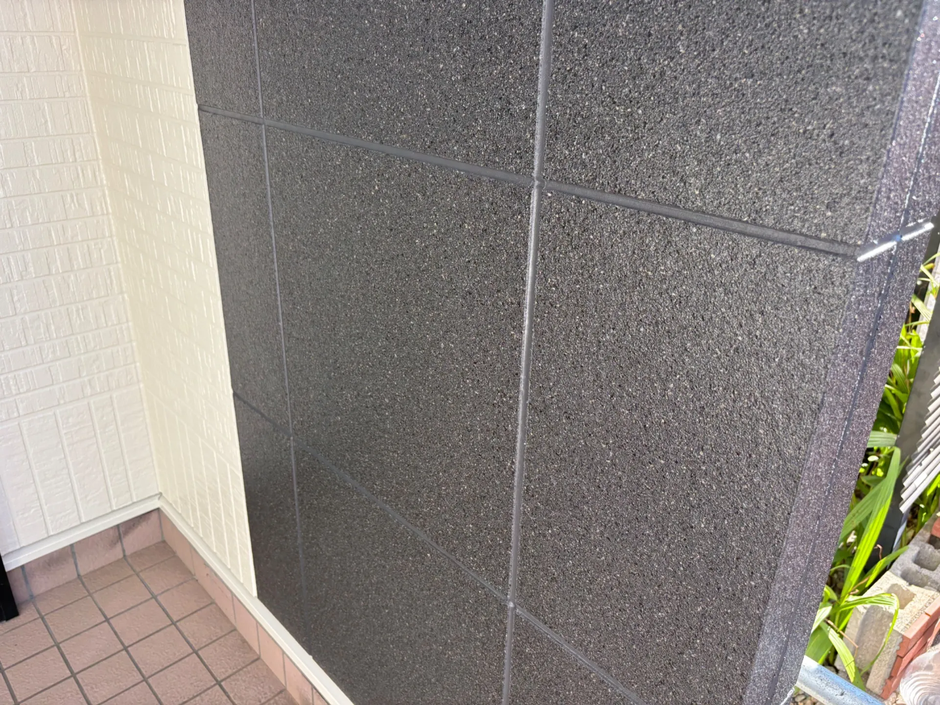 箕輪町|外壁塗装 玄関とベランダにダイヤカレイドでアクセント!